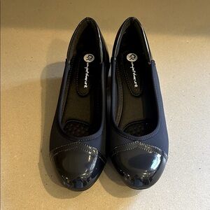 NEW IN BOX Women's Navy Patent Leather Comfort Orthotic Heels Memory Foam Sz 9